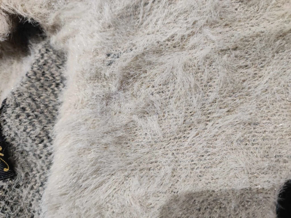 Dámský svetr s nášivkami cappuccino 2. jakost