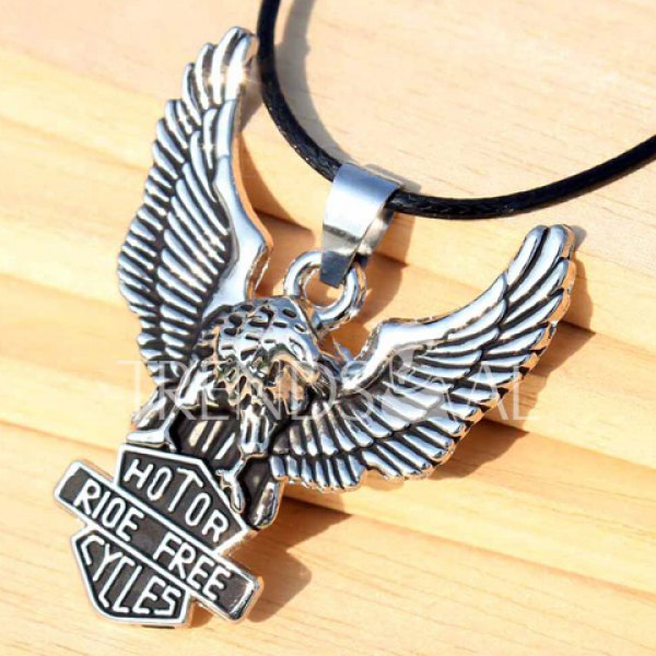 Pánský přívěšeks řemínkem