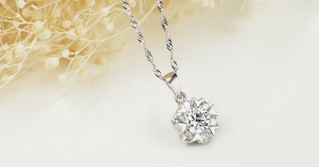 Dámský řetízek s přívěskem