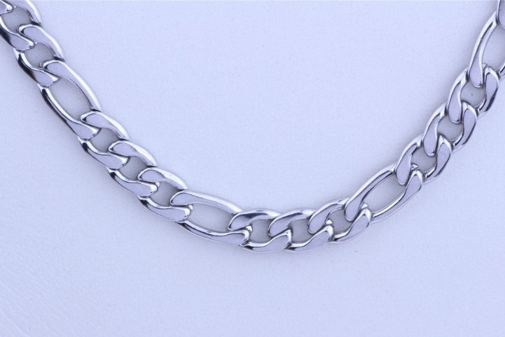 Hrubý řetěz na krk