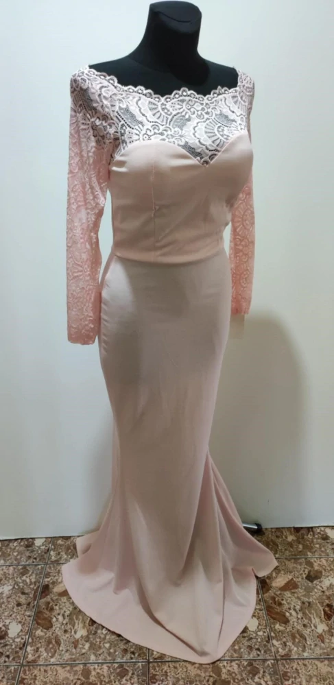 Dámské dlouhé šaty s krajkovými rukávy růžové