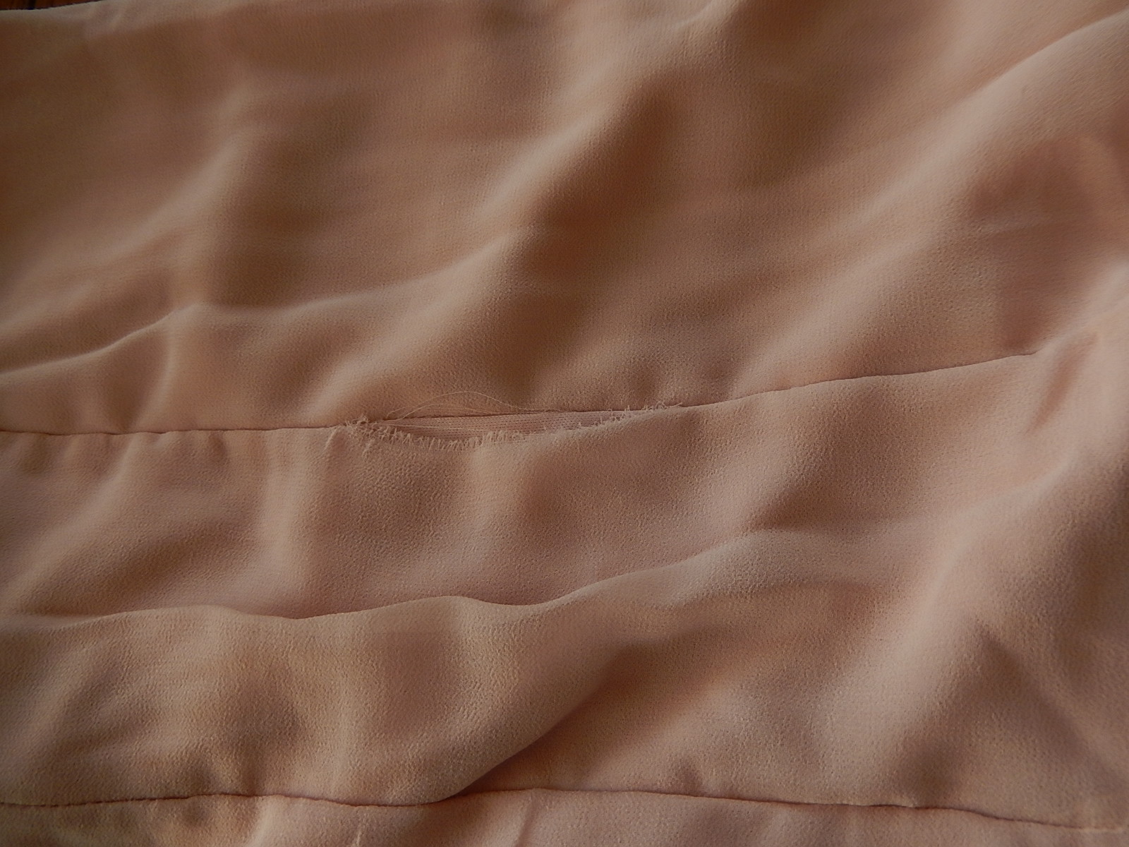 Společenské dlouhé šaty s korálky růžové 2. jakost